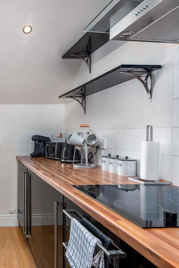 Whitby On The Hill Apartment