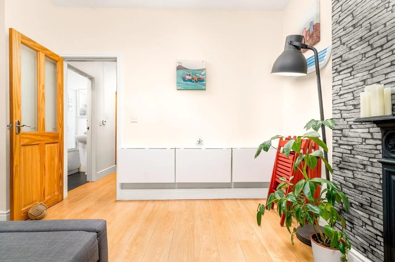 Whitby On The Hill Apartment