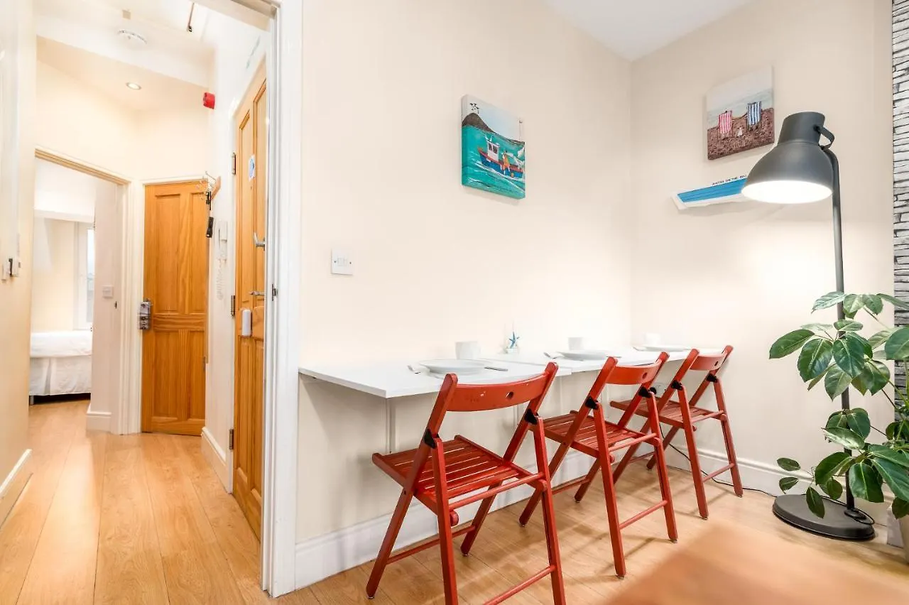 Whitby On The Hill Apartment